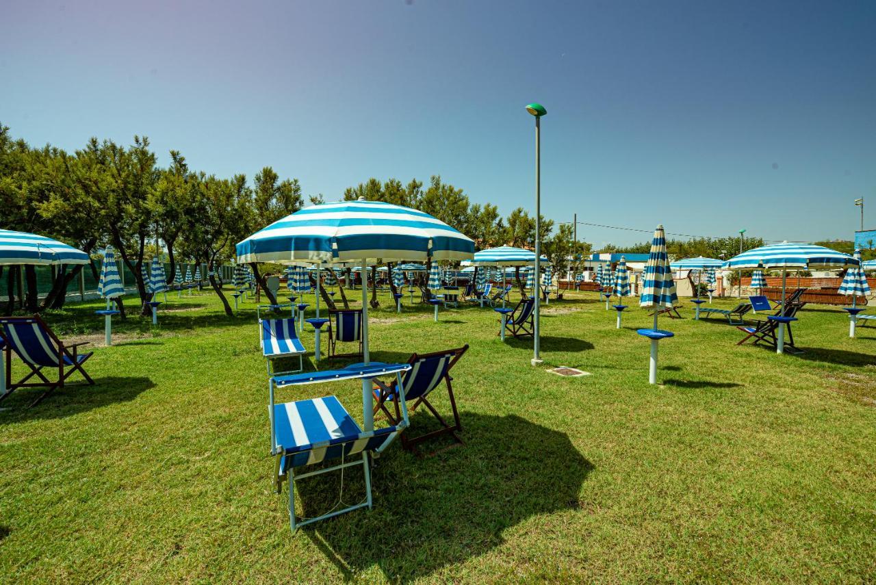 Club Del Sole Roseto Degli Abruzzi Easy Camping Village Exterior photo