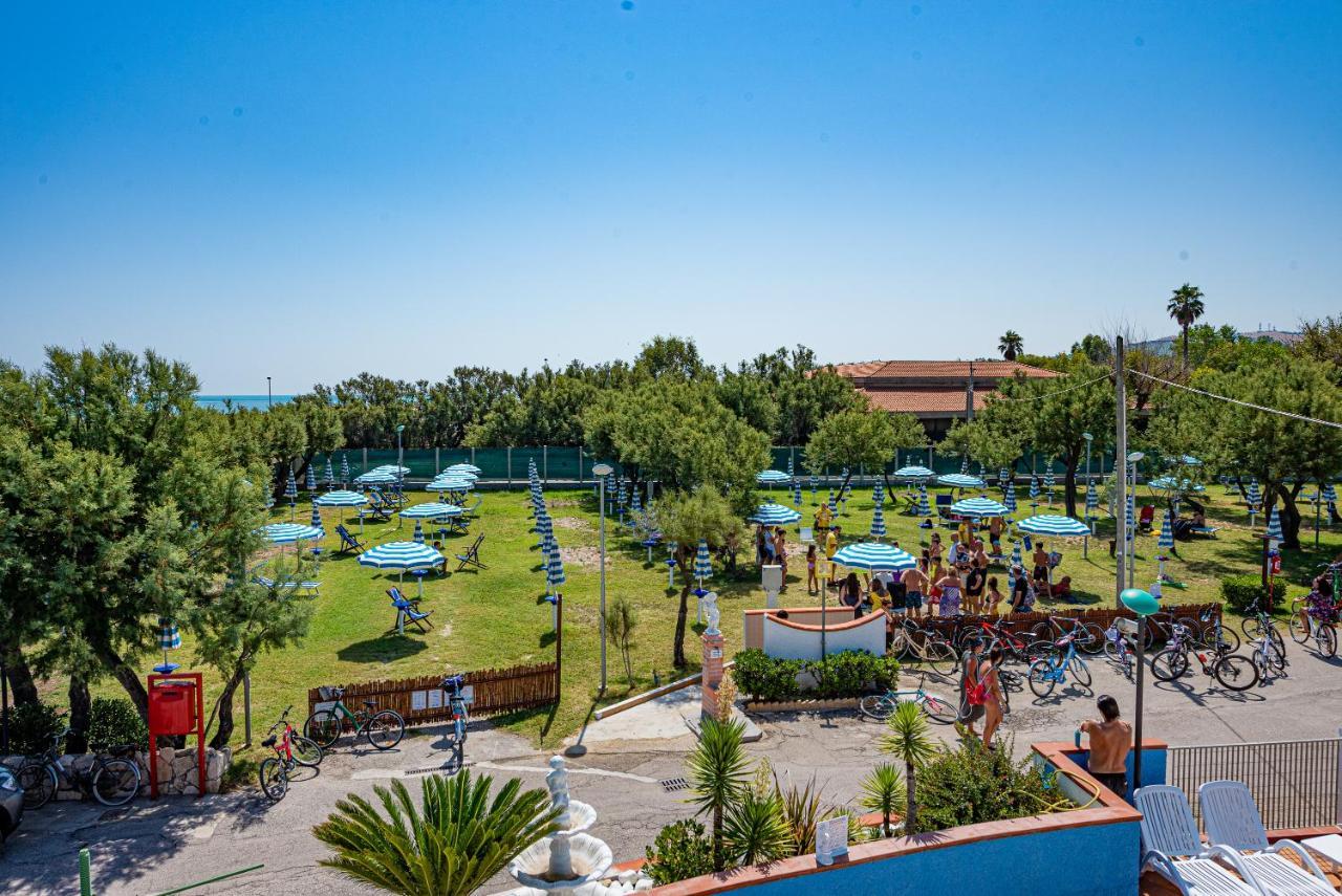 Club Del Sole Roseto Degli Abruzzi Easy Camping Village Exterior photo