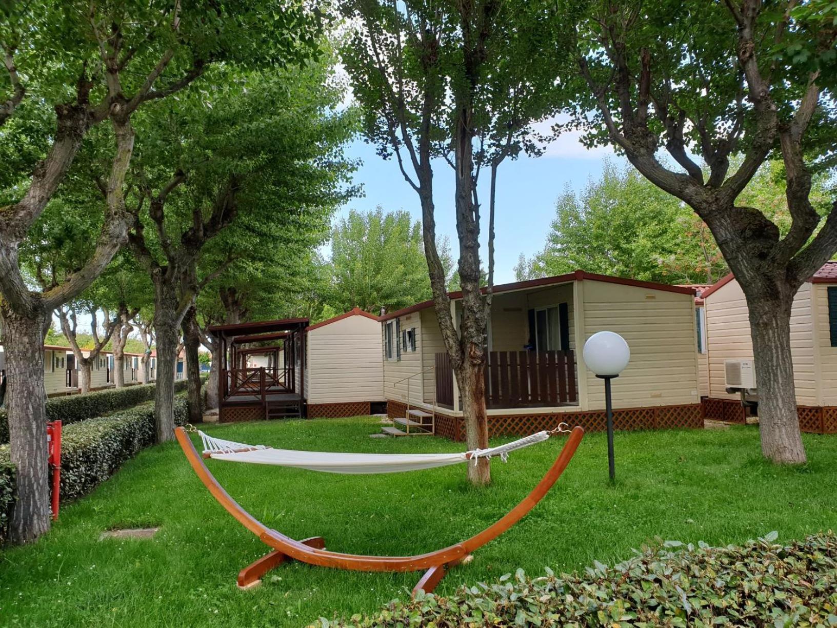 Club Del Sole Roseto Degli Abruzzi Easy Camping Village Exterior photo