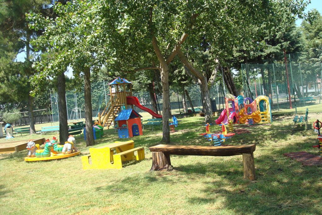 Club Del Sole Roseto Degli Abruzzi Easy Camping Village Exterior photo