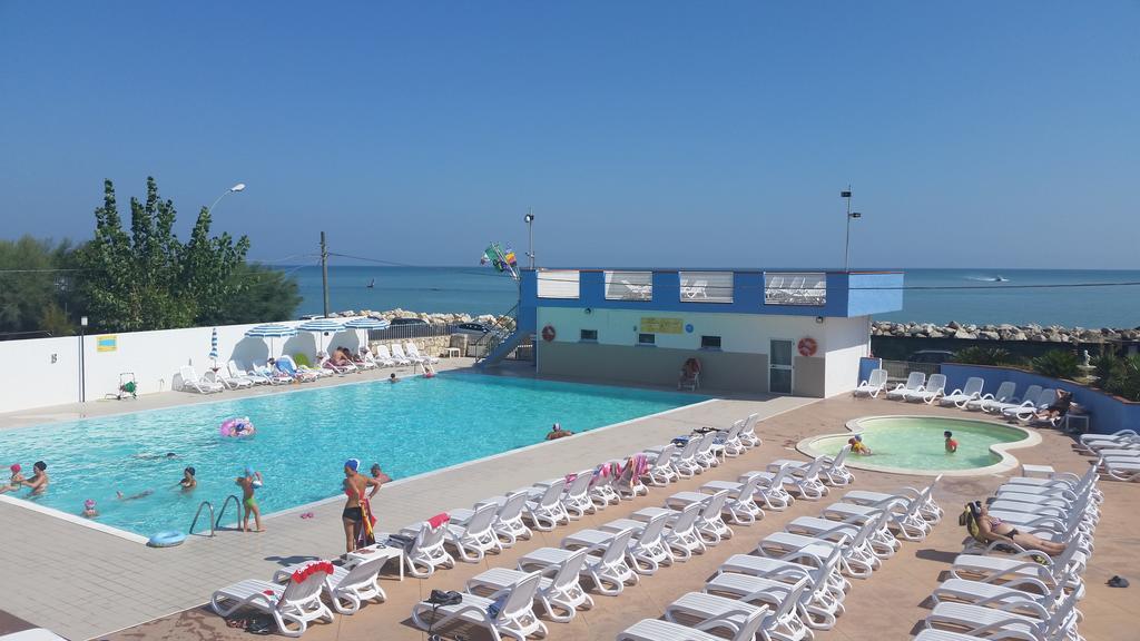Club Del Sole Roseto Degli Abruzzi Easy Camping Village Exterior photo