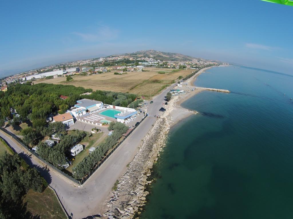 Club Del Sole Roseto Degli Abruzzi Easy Camping Village Exterior photo